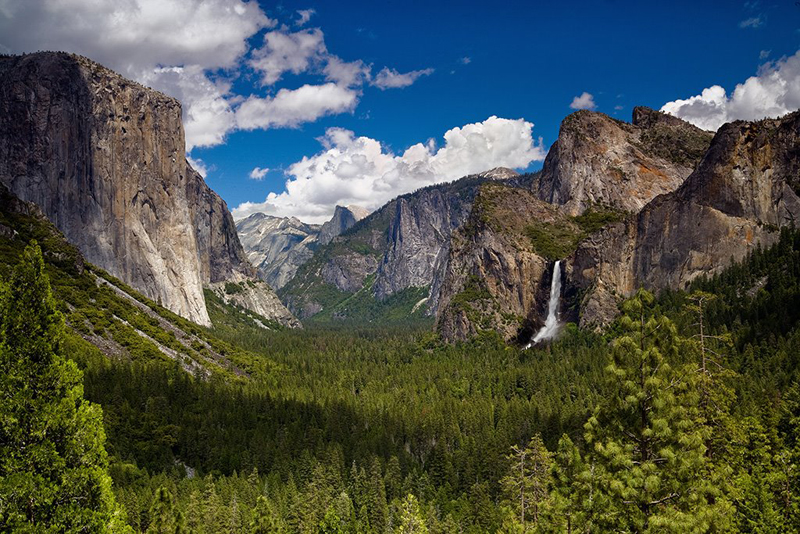 Download this Yosemite Valley picture